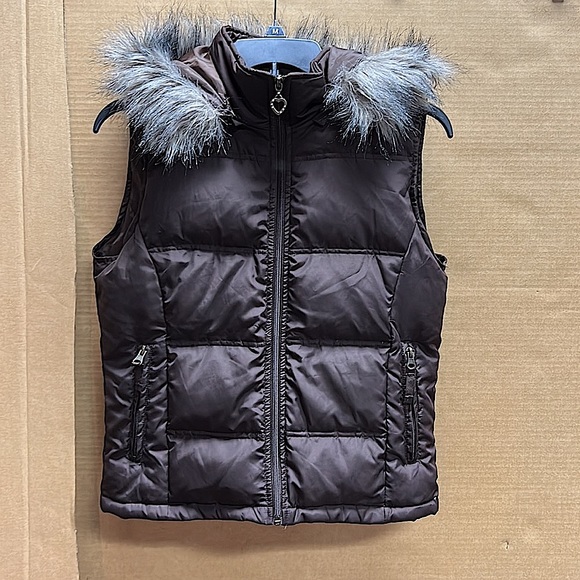 Maurices Tops - Brown Maurice’s puff vest